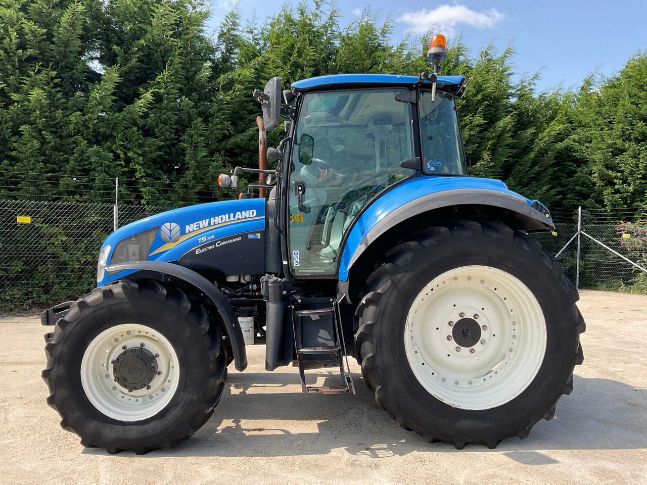New Holland T5.105 - Traktor: foto 2 New Holland T5.105 - Traktor: foto 2