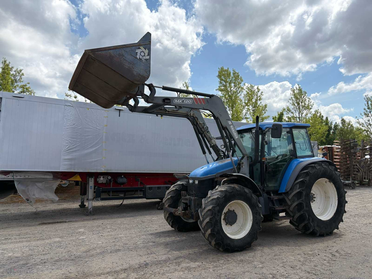 New Holland TM115 mit Frontlader - Traktor: foto 1 New Holland TM115 mit Frontlader - Traktor: foto 1