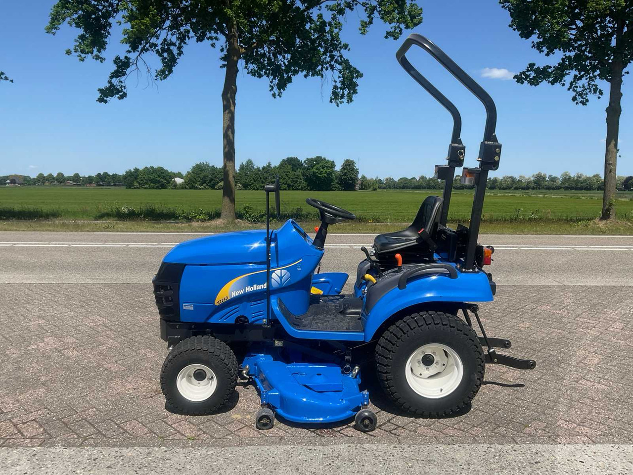 New holland TZ24D - Trince/ Grirese degesh dhe bari: foto 2 New holland TZ24D - Trince/ Grirese degesh dhe bari: foto 2