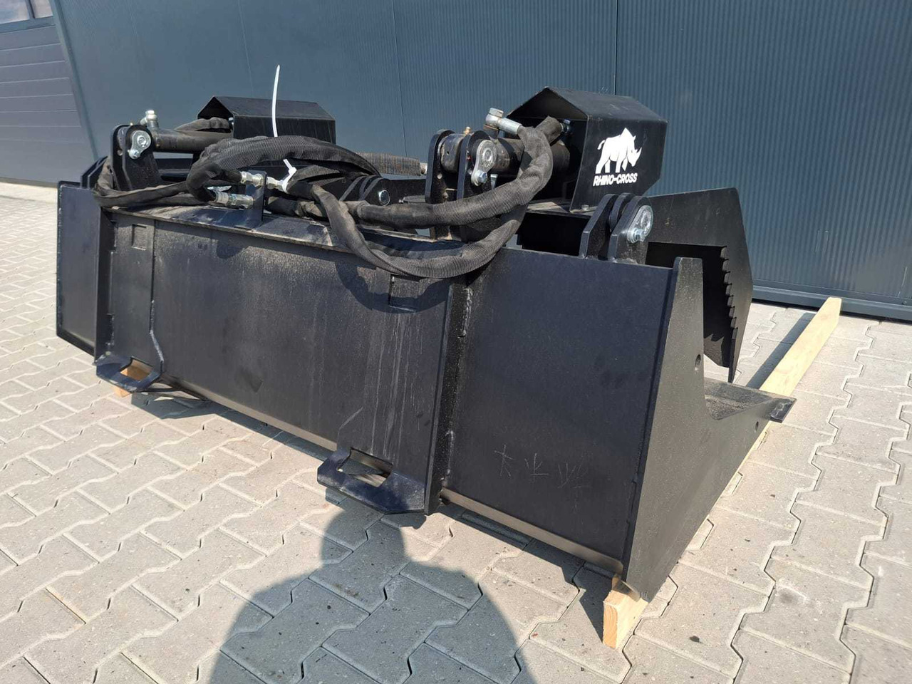 Rhino-cross 72 inch grapple Bucket - Pajisje për lirimin e tokës: foto 2 Rhino-cross 72 inch grapple Bucket - Pajisje për lirimin e tokës: foto 2
