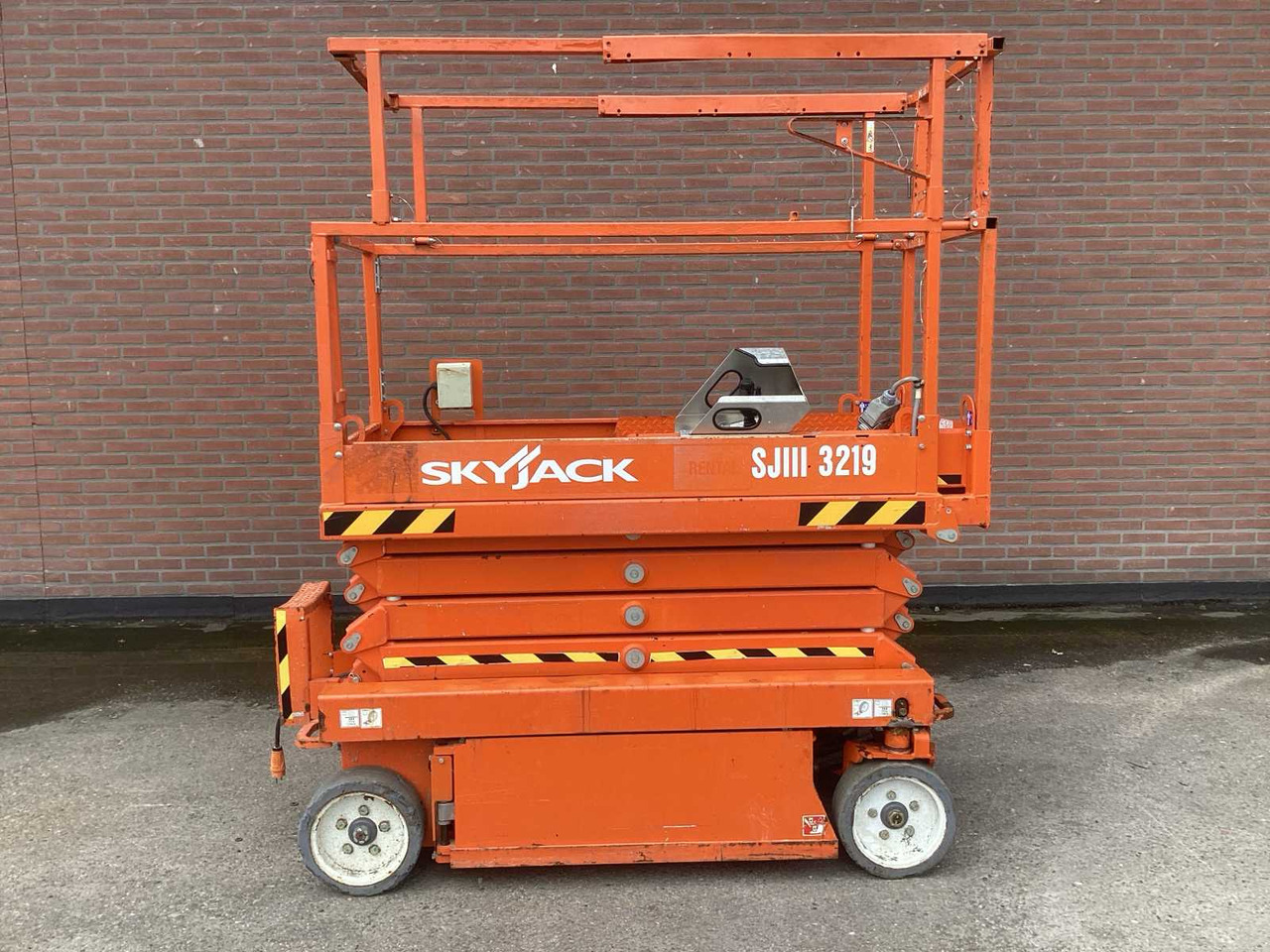SKYJACK SJIII 3219 - Platformë ajrore: foto 2 SKYJACK SJIII 3219 - Platformë ajrore: foto 2