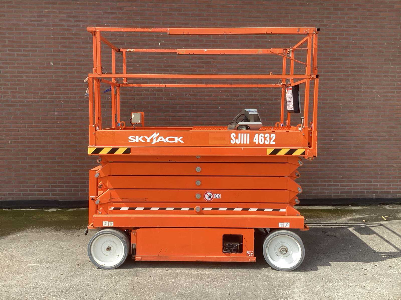 SKYJACK SJIII 4632 - Platformë ajrore: foto 1 SKYJACK SJIII 4632 - Platformë ajrore: foto 1