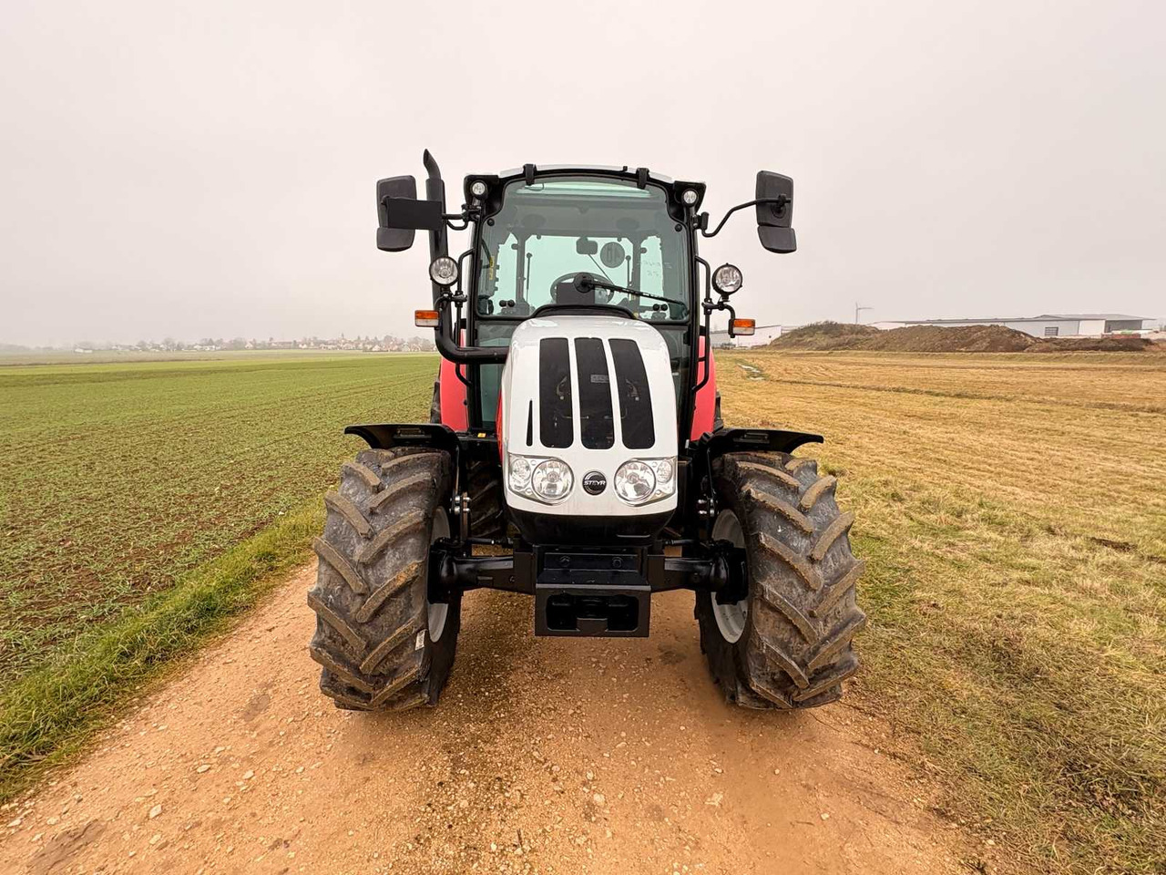 STEYR 4065 S - COMPACT ALL-WHEEL DRIVE TRACTOR (2022) - Traktor: foto 2 STEYR 4065 S - COMPACT ALL-WHEEL DRIVE TRACTOR (2022) - Traktor: foto 2