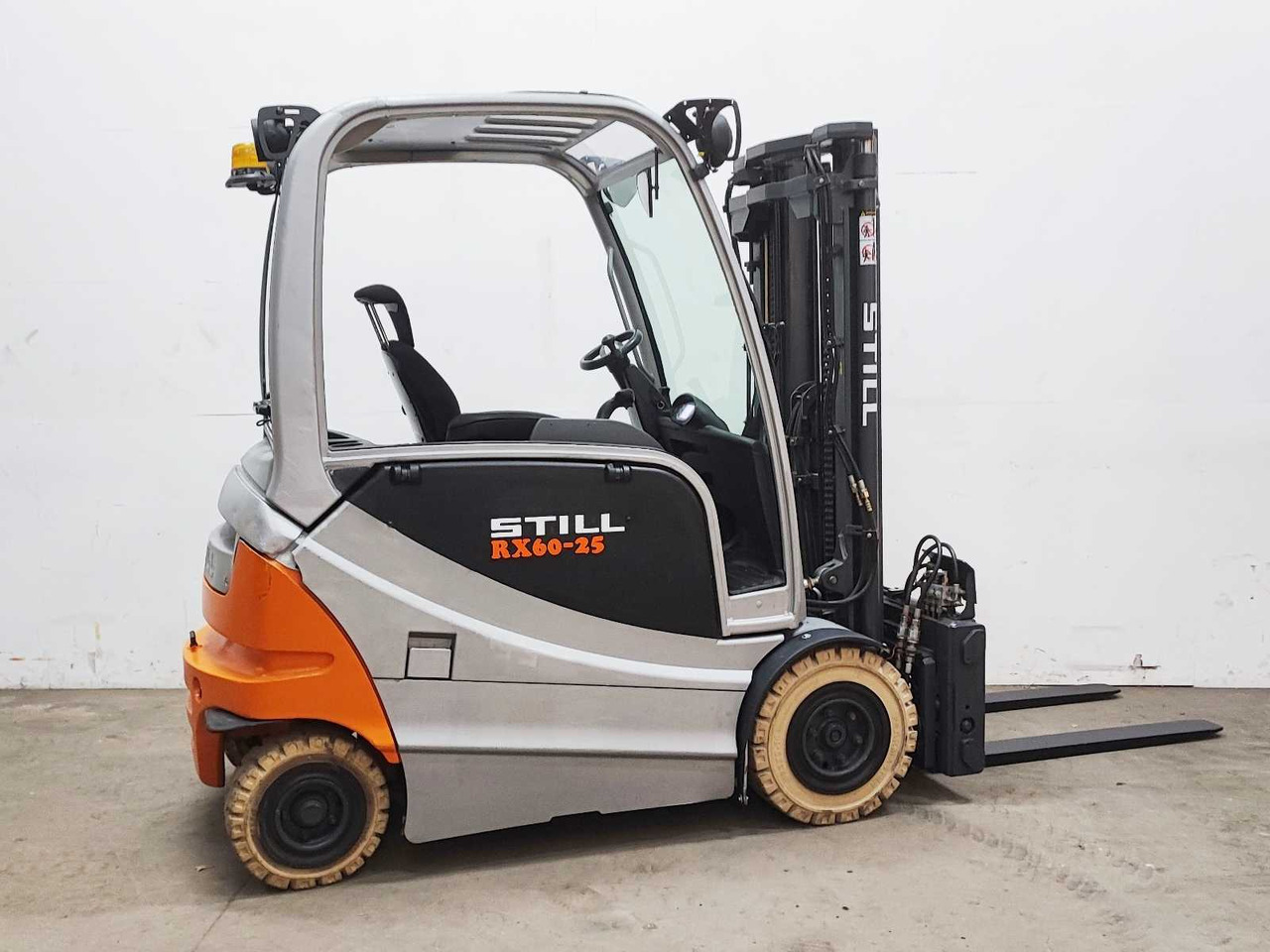 STILL - 2014 - RX60-25 - FORKLIFT WITH FORK SPREADER - Pirun ngritës: foto 5 STILL - 2014 - RX60-25 - FORKLIFT WITH FORK SPREADER - Pirun ngritës: foto 5