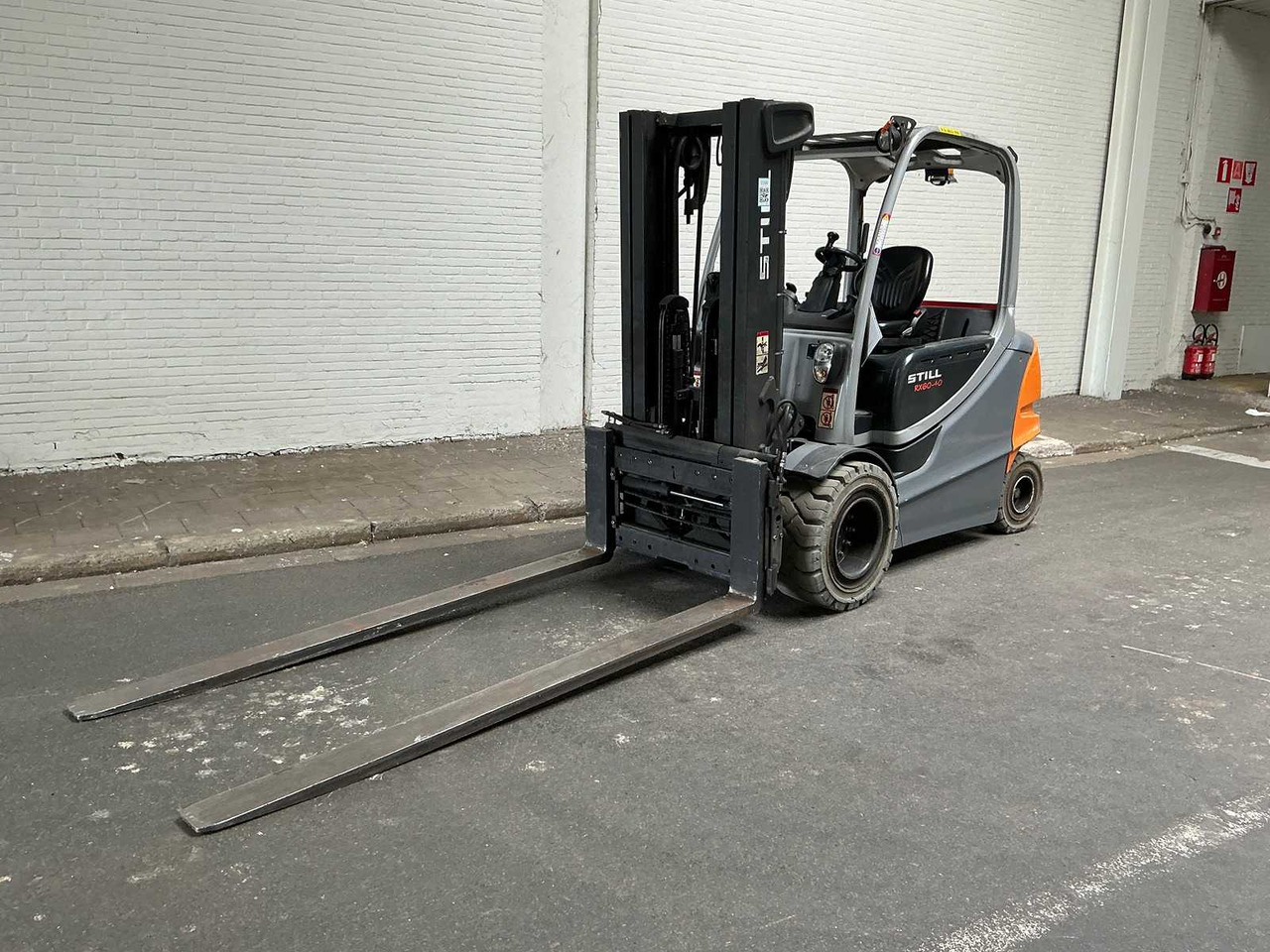 STILL - RX60-40 - FORKLIFT TRUCKS - 2012 - Pirun ngritës: foto 1 STILL - RX60-40 - FORKLIFT TRUCKS - 2012 - Pirun ngritës: foto 1