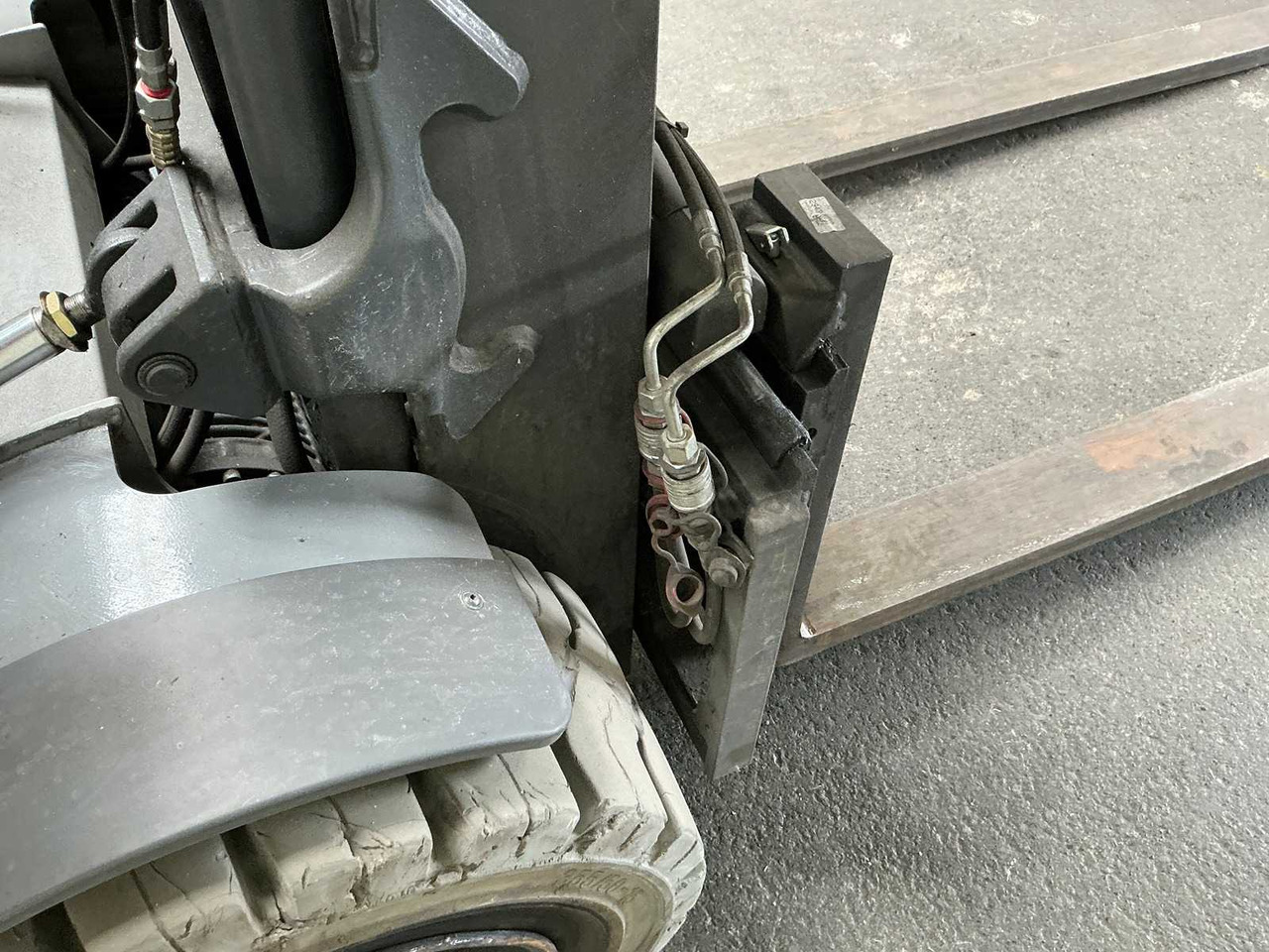 STILL - RX60-40 - FORKLIFT TRUCKS - 2012 - Pirun ngritës: foto 4 STILL - RX60-40 - FORKLIFT TRUCKS - 2012 - Pirun ngritës: foto 4