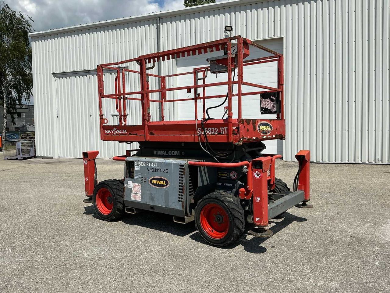 Skyjack SJ6832RT 4x4 - Platformë ajrore: foto 1 Skyjack SJ6832RT 4x4 - Platformë ajrore: foto 1