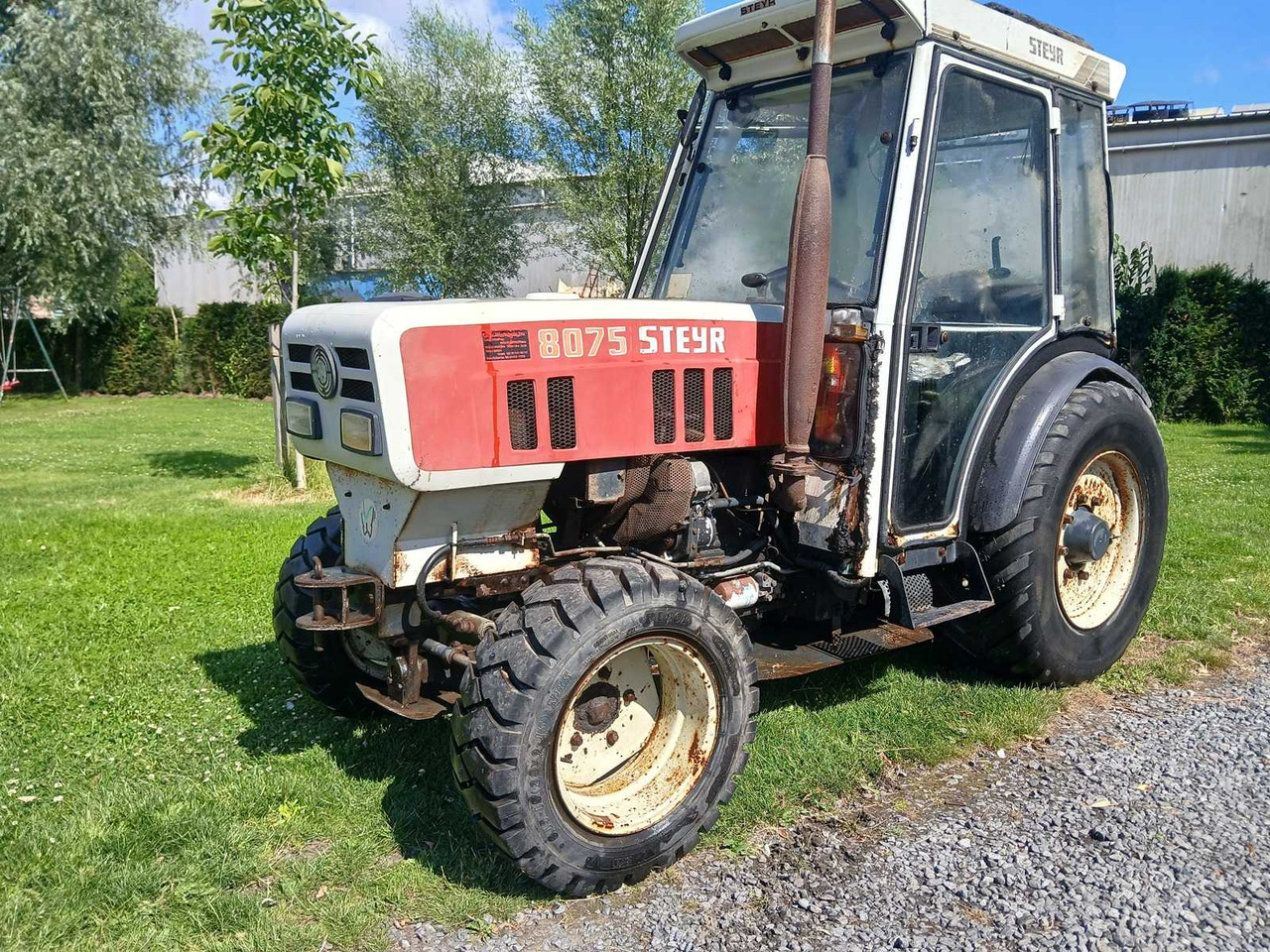 Steyr 8075 - Minitraktor: foto 1 Steyr 8075 - Minitraktor: foto 1