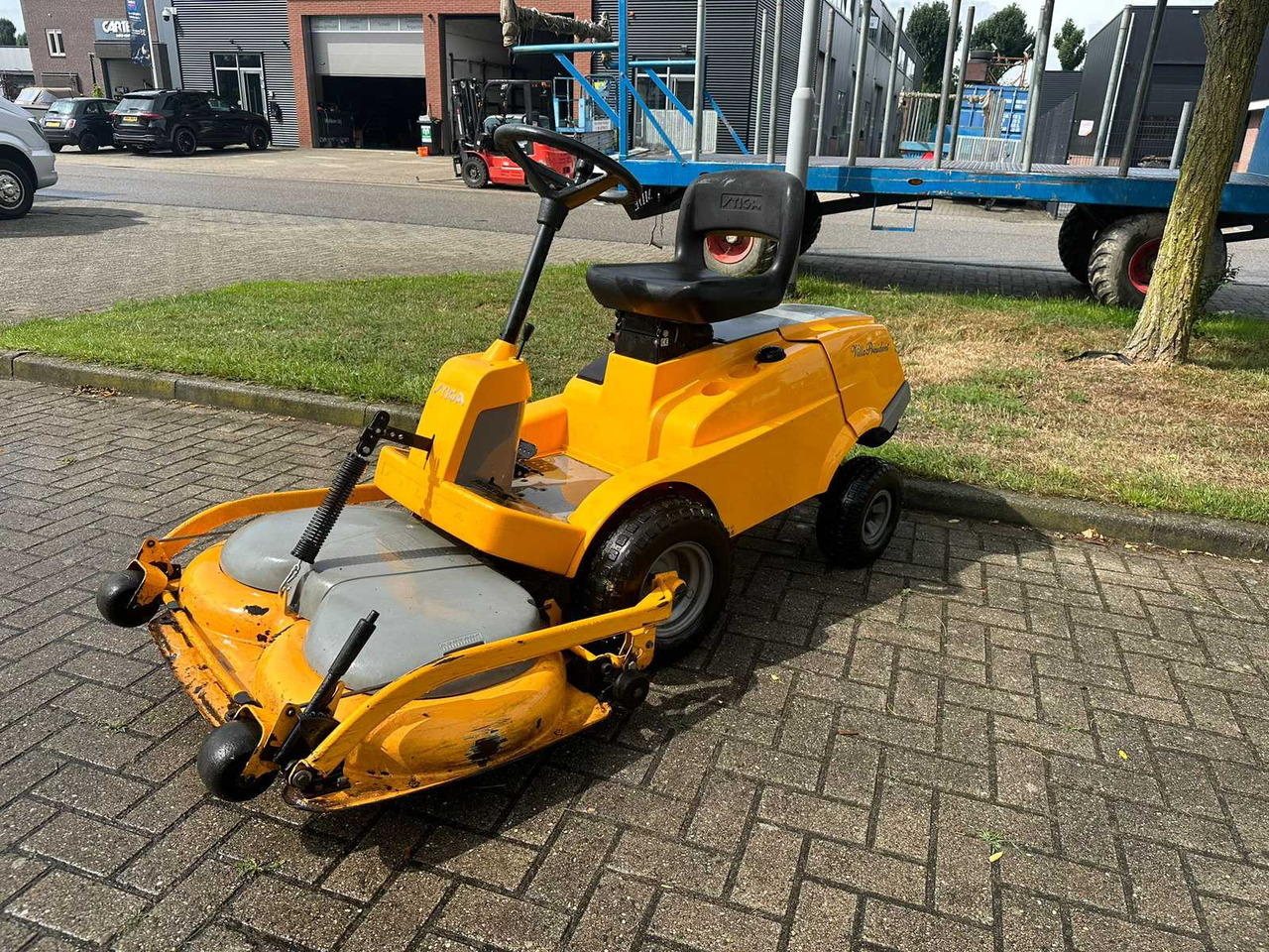 Stiga Villa President - Korrëse bari i kopshtit: foto 1 Stiga Villa President - Korrëse bari i kopshtit: foto 1