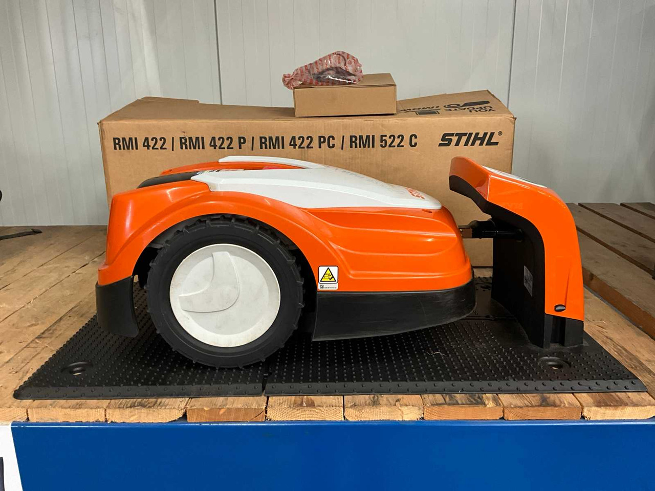 Stihl RMI422.2 - Korrëse bari i kopshtit: foto 2 Stihl RMI422.2 - Korrëse bari i kopshtit: foto 2