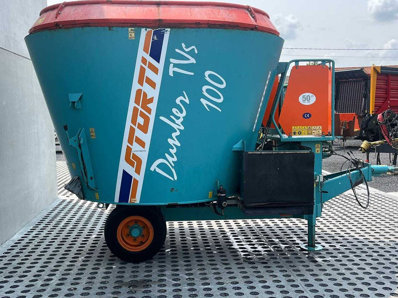 Storti Dunker TVS100 - Vagon për përzierjen e foragjereve: foto 3 Storti Dunker TVS100 - Vagon për përzierjen e foragjereve: foto 3