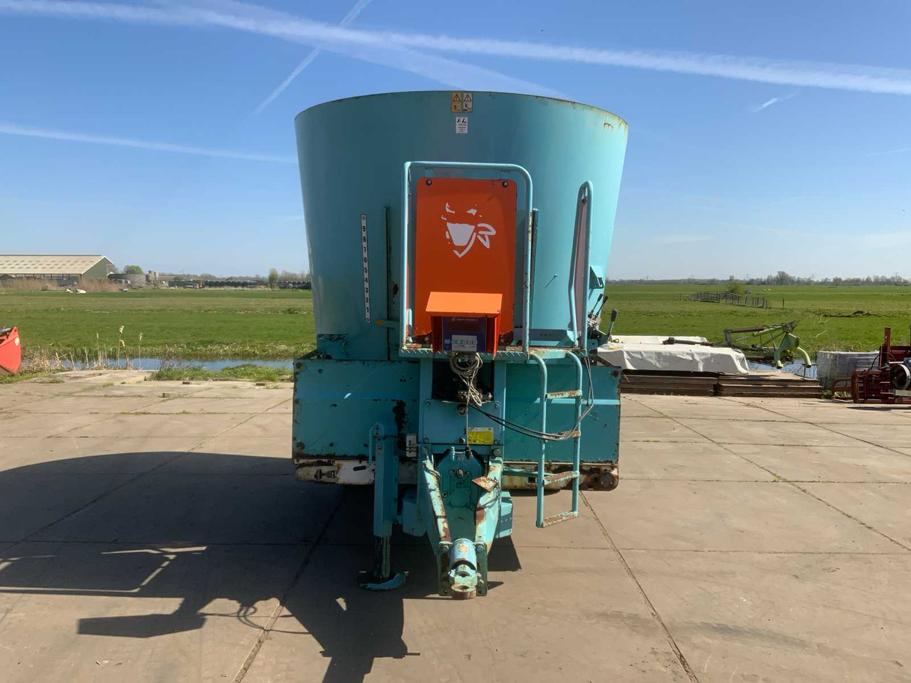 Storti Dunker TVs 120 - Vagon për përzierjen e foragjereve: foto 3 Storti Dunker TVs 120 - Vagon për përzierjen e foragjereve: foto 3