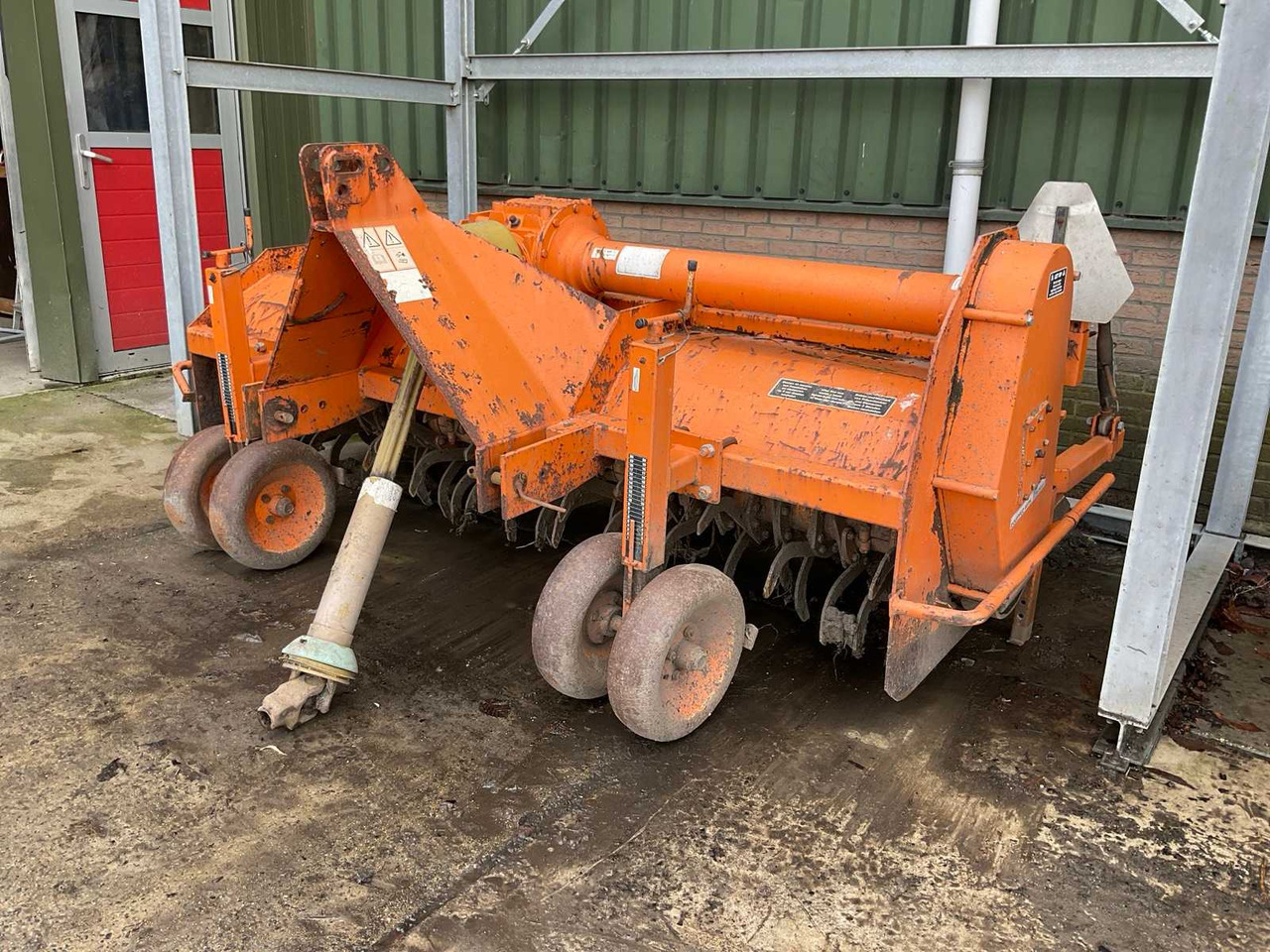 Struik 3RF-250 - Freze bujqësore: foto 1 Struik 3RF-250 - Freze bujqësore: foto 1