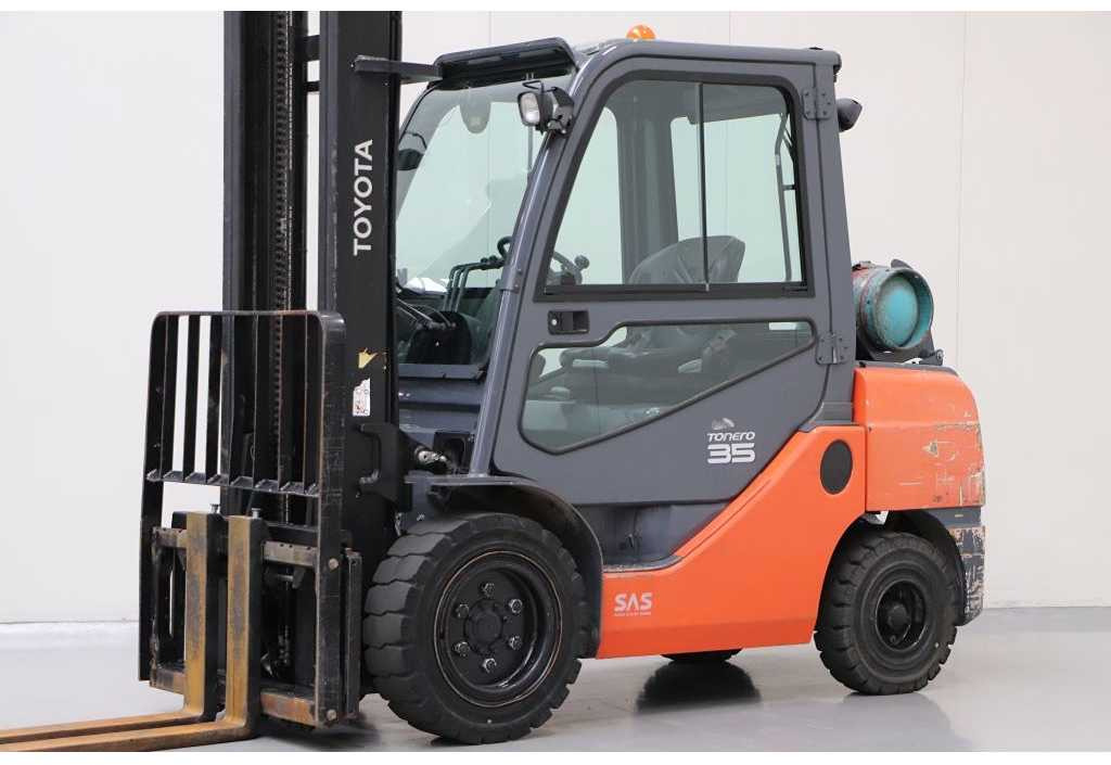 TOYOTA - 02-8FGJF35 - FORKLIFT, SIDESHIFT, 2015, 5M - Pirun ngritës: foto 1 TOYOTA - 02-8FGJF35 - FORKLIFT, SIDESHIFT, 2015, 5M - Pirun ngritës: foto 1