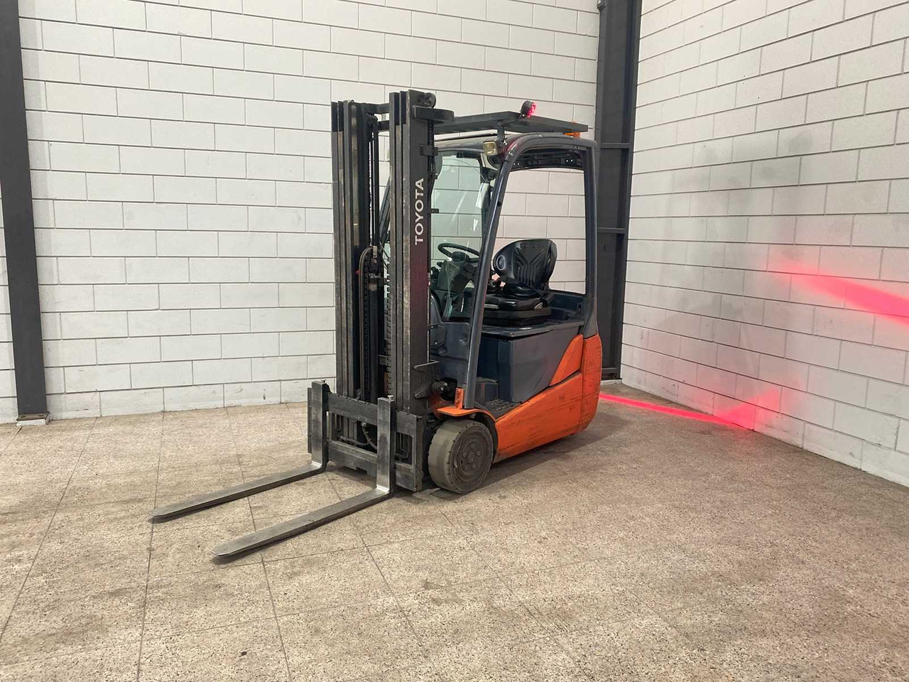 TOYOTA - 2012 - 8 FBEKT 16 - FORKLIFT TRIPLEX - FREE-LIFT - SIDE-SHIFT - Pirun ngritës: foto 1 TOYOTA - 2012 - 8 FBEKT 16 - FORKLIFT TRIPLEX - FREE-LIFT - SIDE-SHIFT - Pirun ngritës: foto 1