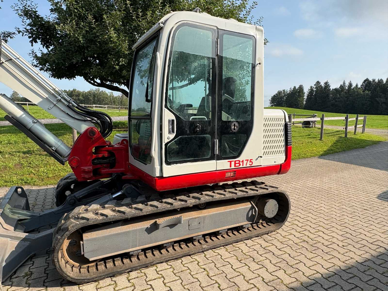 Takeuchi TB 175 CV - Ekskavator me zinxhirë: foto 5 Takeuchi TB 175 CV - Ekskavator me zinxhirë: foto 5