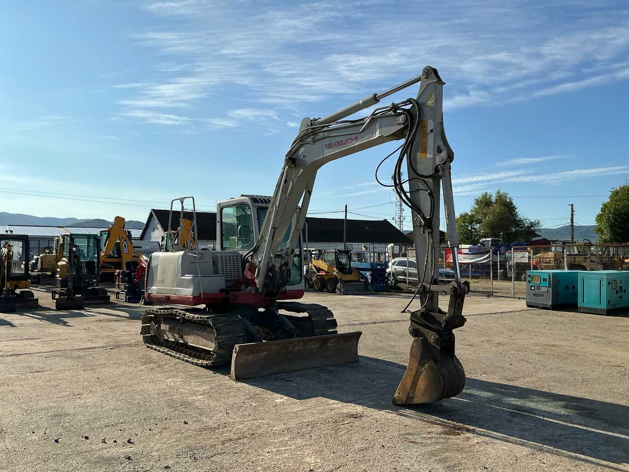 Takeuchi TB175 - Ekskavator me zinxhirë: foto 1 Takeuchi TB175 - Ekskavator me zinxhirë: foto 1