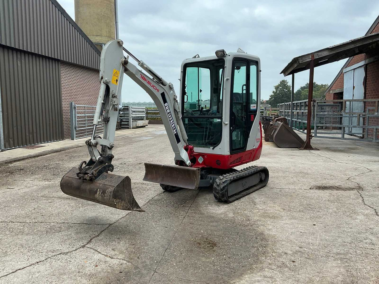 Takeuchi TB216 - Miniekskavator: foto 1 Takeuchi TB216 - Miniekskavator: foto 1
