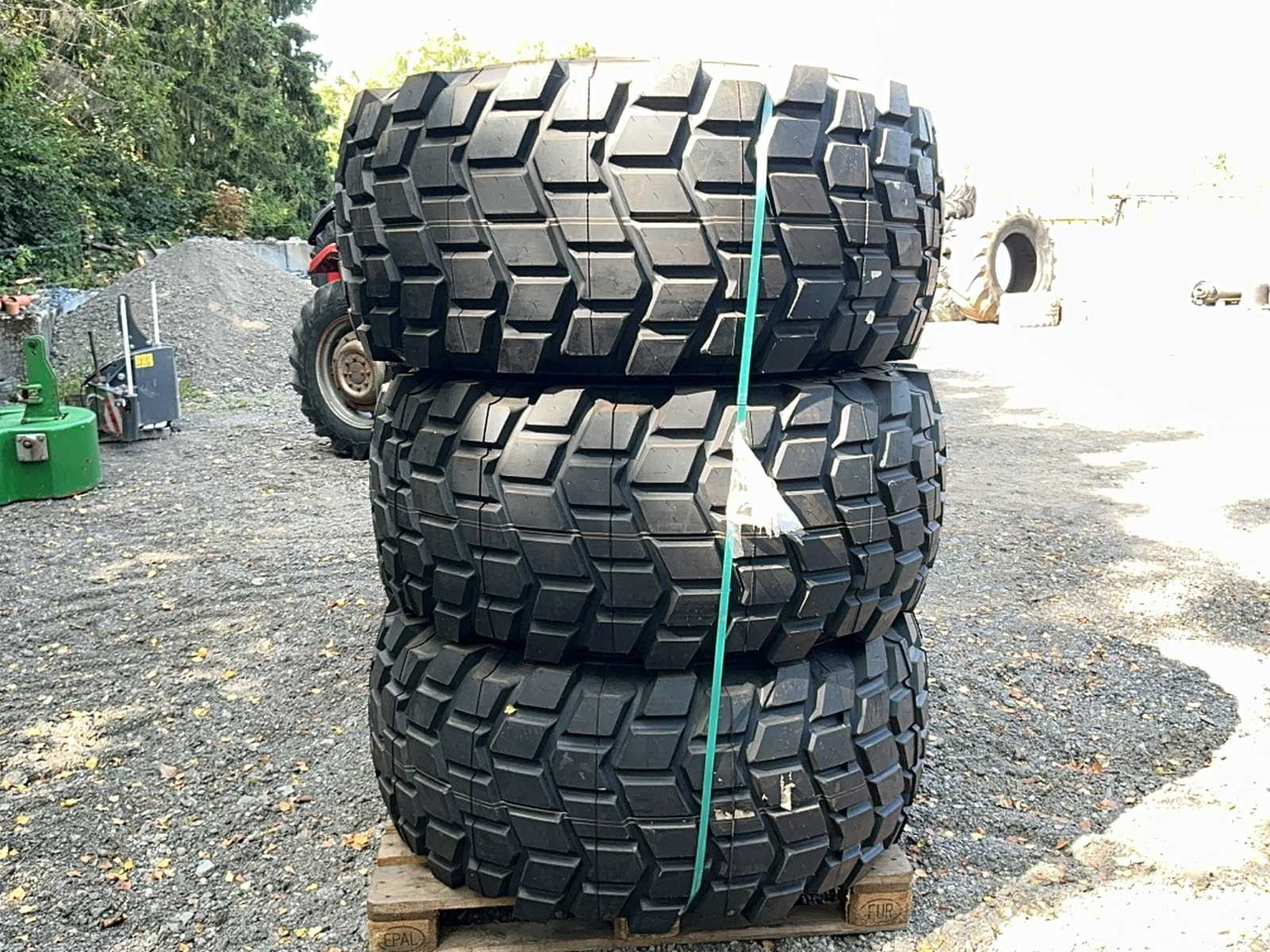 Tires, wheels and rims - Goma dhe bandazhe për Traktor: foto 5 Tires, wheels and rims - Goma dhe bandazhe për Traktor: foto 5