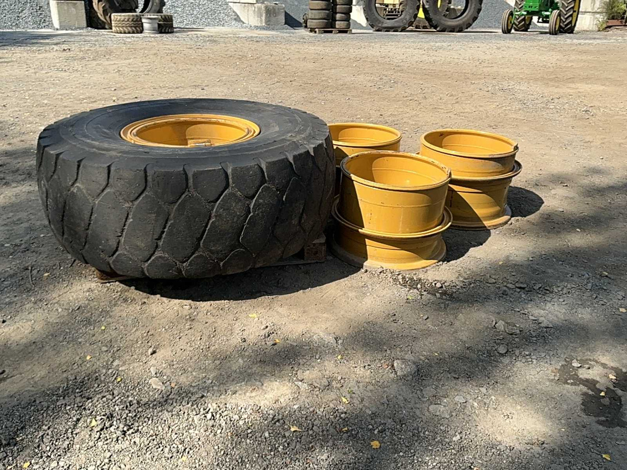 Tires, wheels and rims - Goma dhe bandazhe për Traktor: foto 4 Tires, wheels and rims - Goma dhe bandazhe për Traktor: foto 4