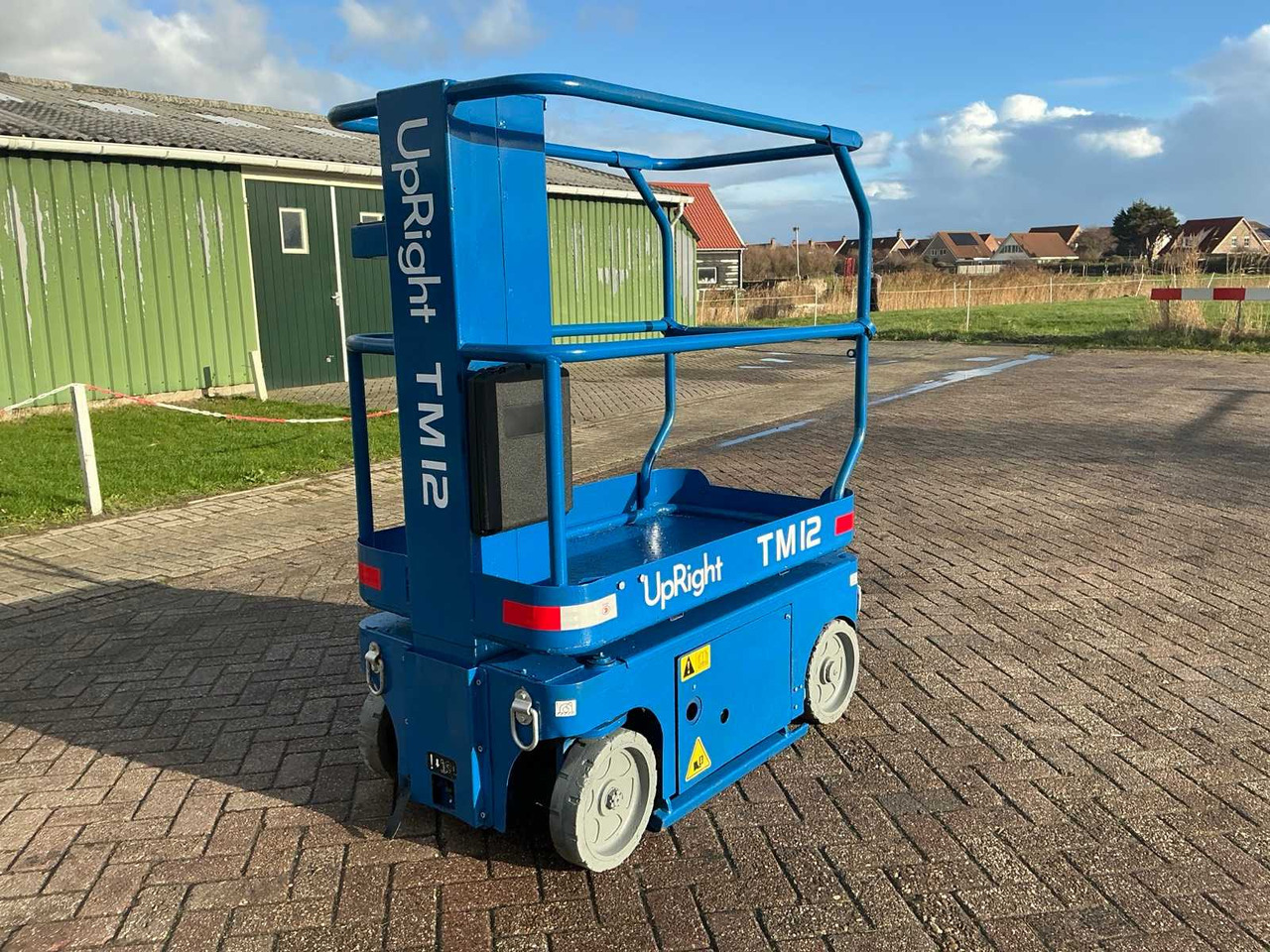 UPRIGHT TM12 AERIAL WORK PLATFORM - Platformë ajrore: foto 2 UPRIGHT TM12 AERIAL WORK PLATFORM - Platformë ajrore: foto 2