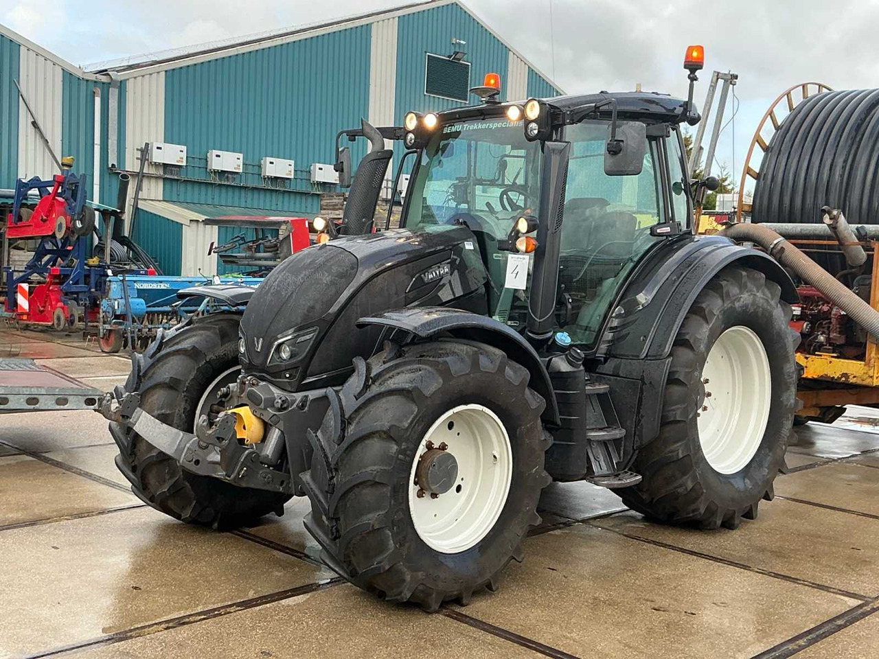 Valtra N174 edition 25 - Traktor: foto 2 Valtra N174 edition 25 - Traktor: foto 2