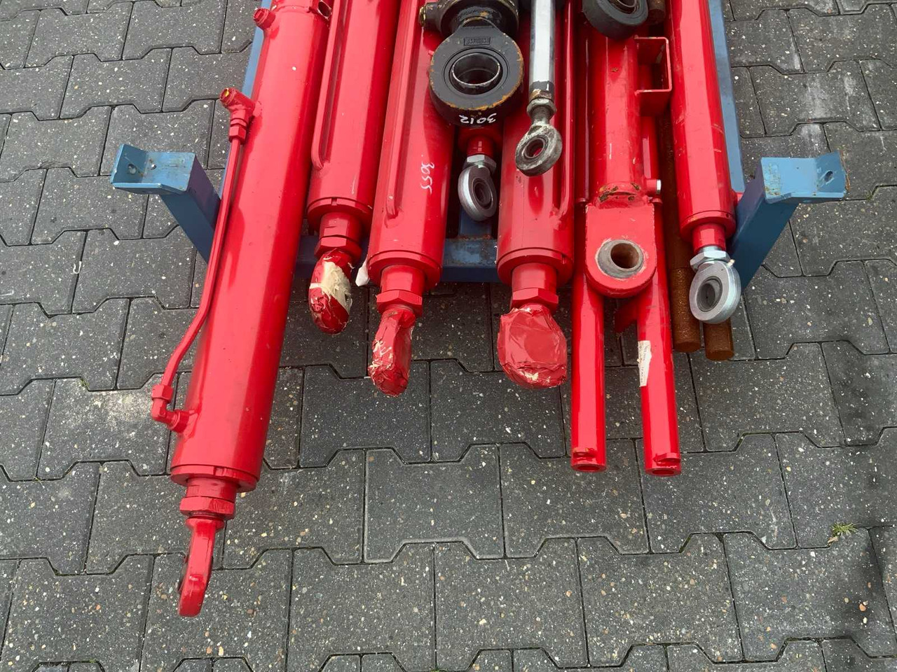 Various hydraulic cylinders for Schuitemaker (approx. 12 pieces) - Pajisje plehërimi: foto 5 Various hydraulic cylinders for Schuitemaker (approx. 12 pieces) - Pajisje plehërimi: foto 5