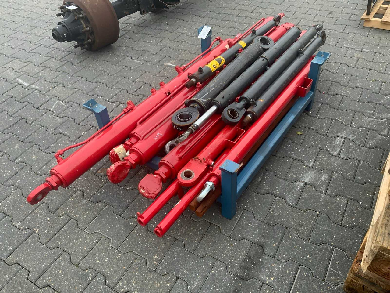 Various hydraulic cylinders for Schuitemaker (approx. 12 pieces) - Pajisje plehërimi: foto 3 Various hydraulic cylinders for Schuitemaker (approx. 12 pieces) - Pajisje plehërimi: foto 3