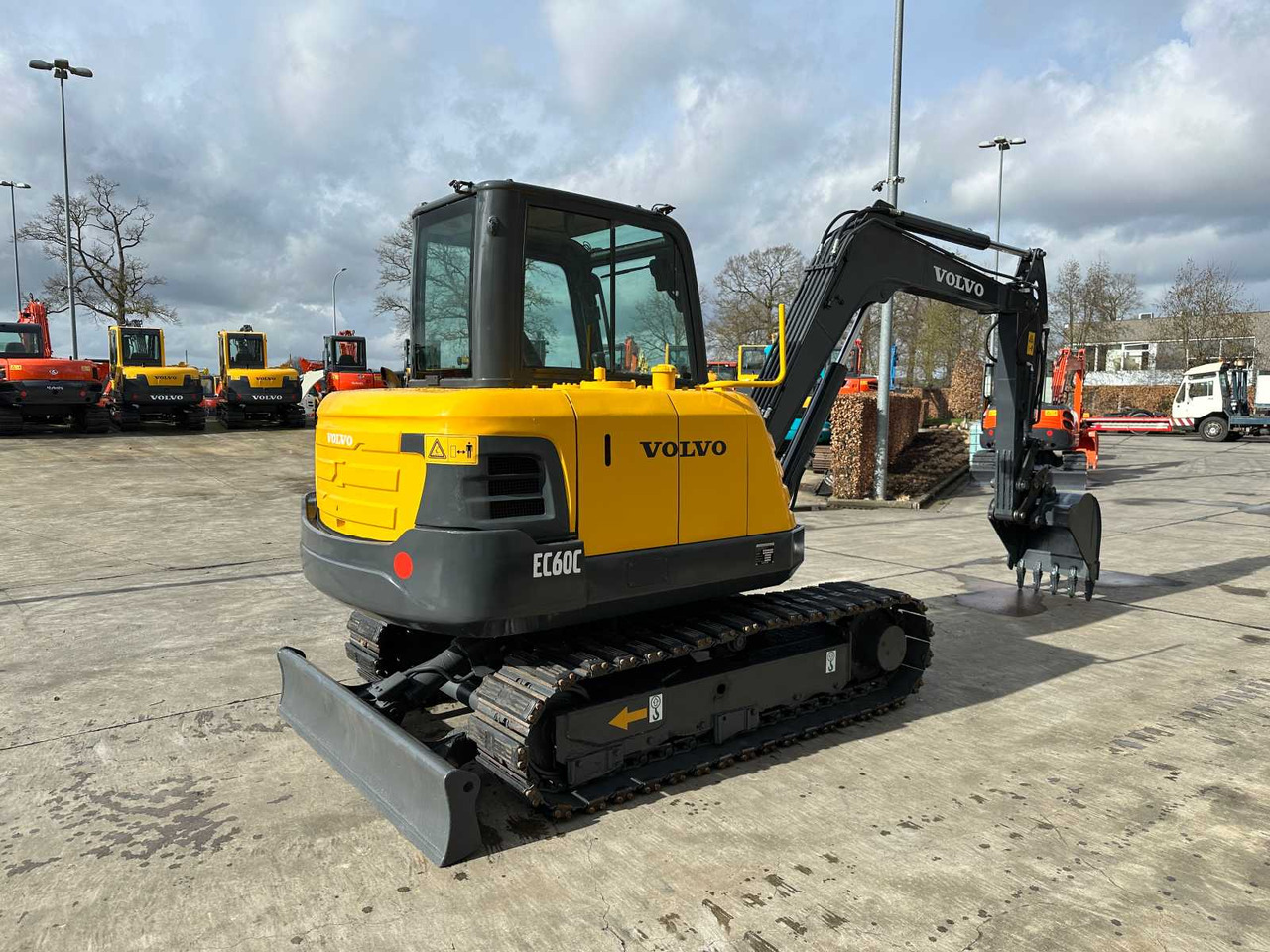 Volvo EC60C - Ekskavator me zinxhirë: foto 4 Volvo EC60C - Ekskavator me zinxhirë: foto 4