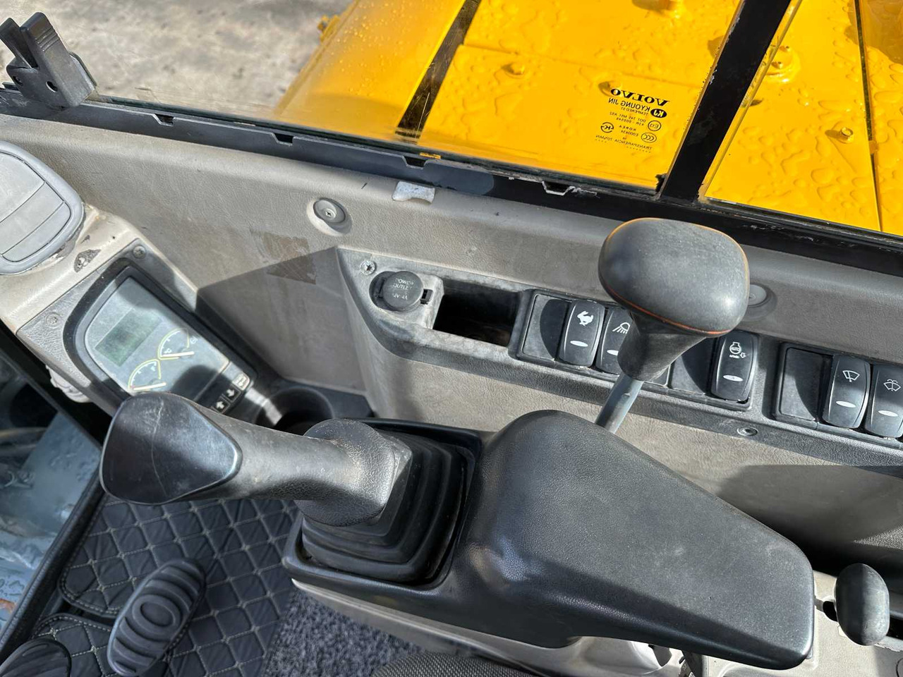 Ekskavator me zinxhirë Volvo EC60C: foto 38