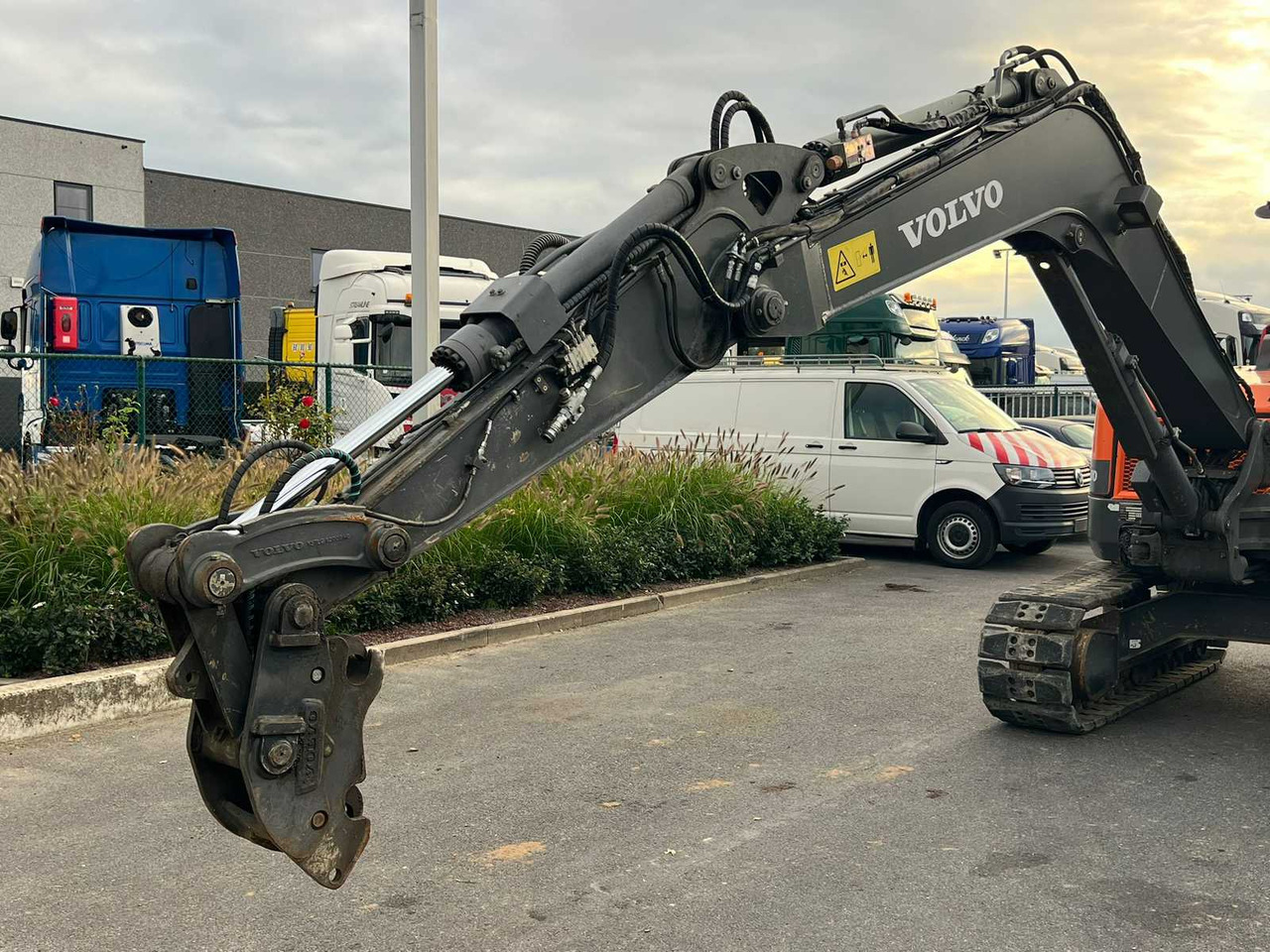 Volvo Excavator ECR88D - Ekskavator me zinxhirë: foto 5 Volvo Excavator ECR88D - Ekskavator me zinxhirë: foto 5
