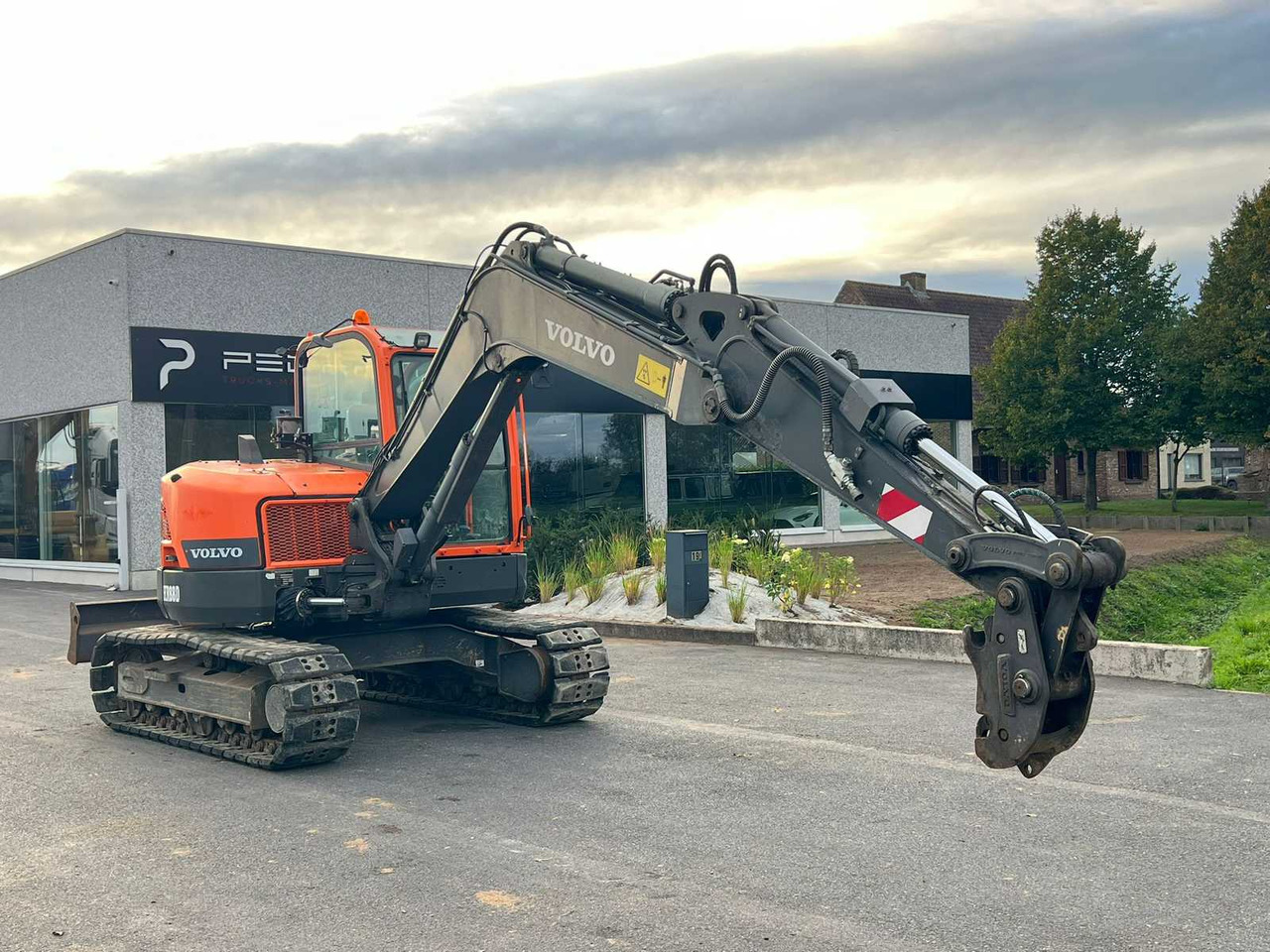 Volvo Excavator ECR88D - Ekskavator me zinxhirë: foto 1 Volvo Excavator ECR88D - Ekskavator me zinxhirë: foto 1