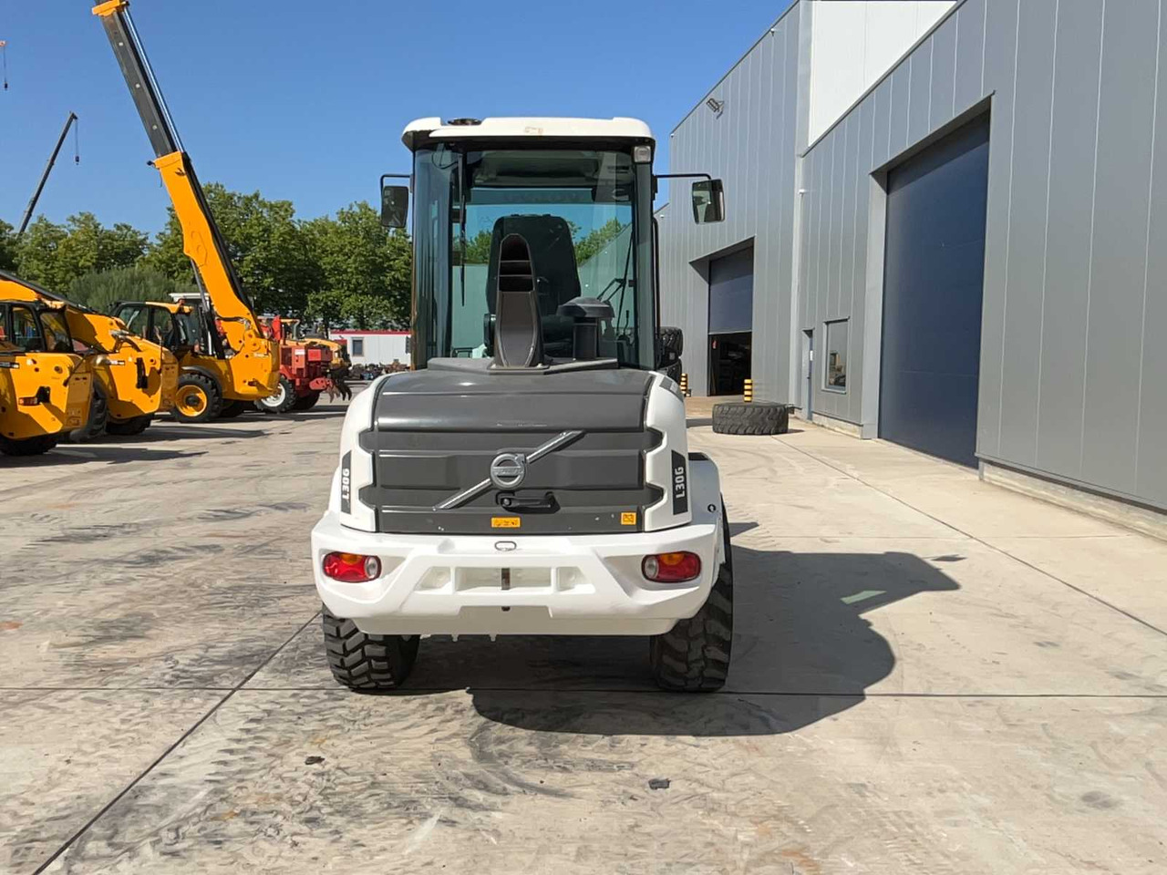 Volvo L30G - Fadrom me goma: foto 5 Volvo L30G - Fadrom me goma: foto 5