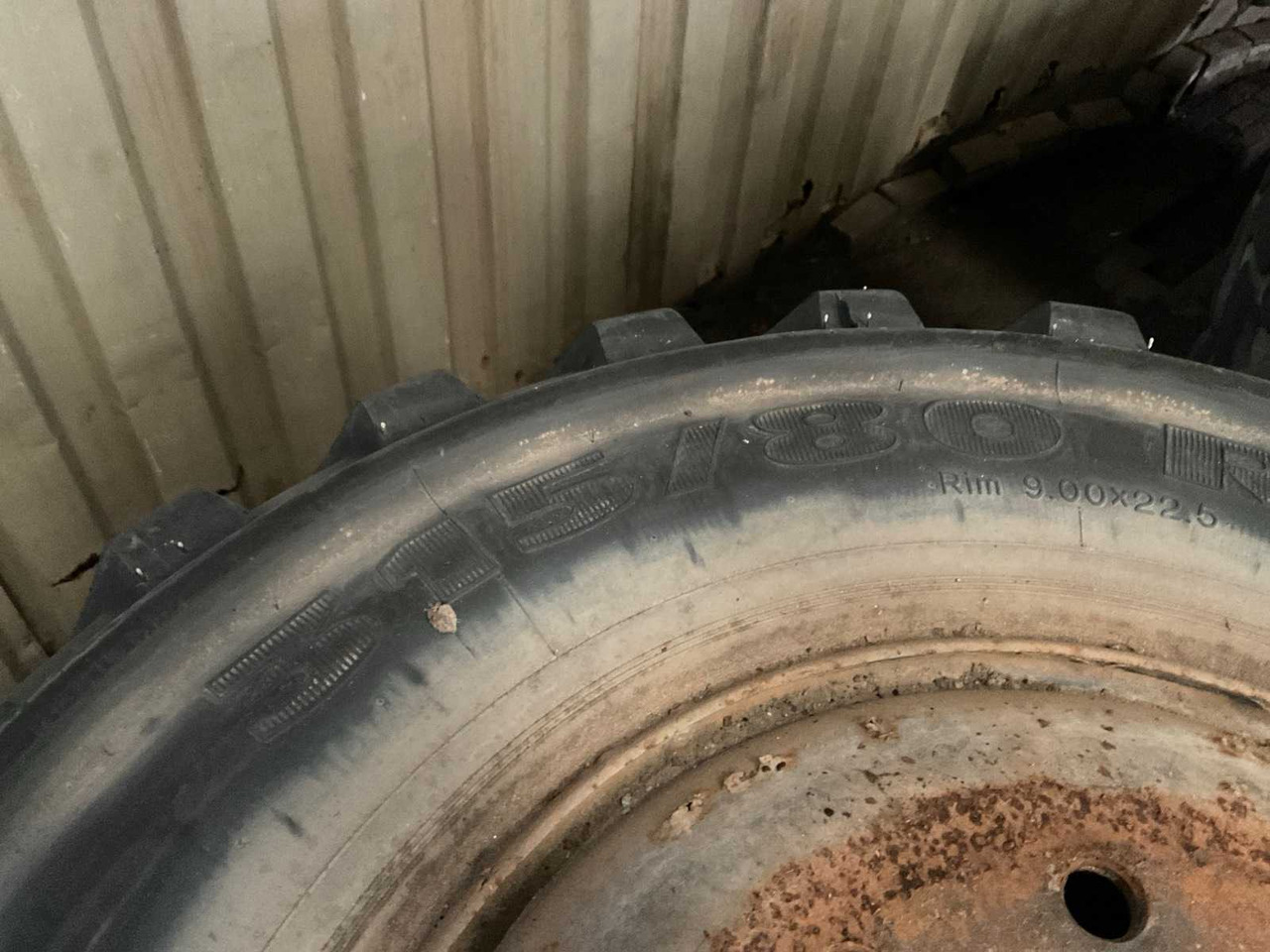 WHEELED EXCAVATOR TIRES (4X) - Ekskavator me goma: foto 3 WHEELED EXCAVATOR TIRES (4X) - Ekskavator me goma: foto 3