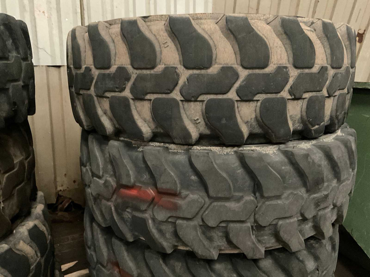 WHEELED EXCAVATOR TIRES (4X) - Ekskavator me goma: foto 5 WHEELED EXCAVATOR TIRES (4X) - Ekskavator me goma: foto 5