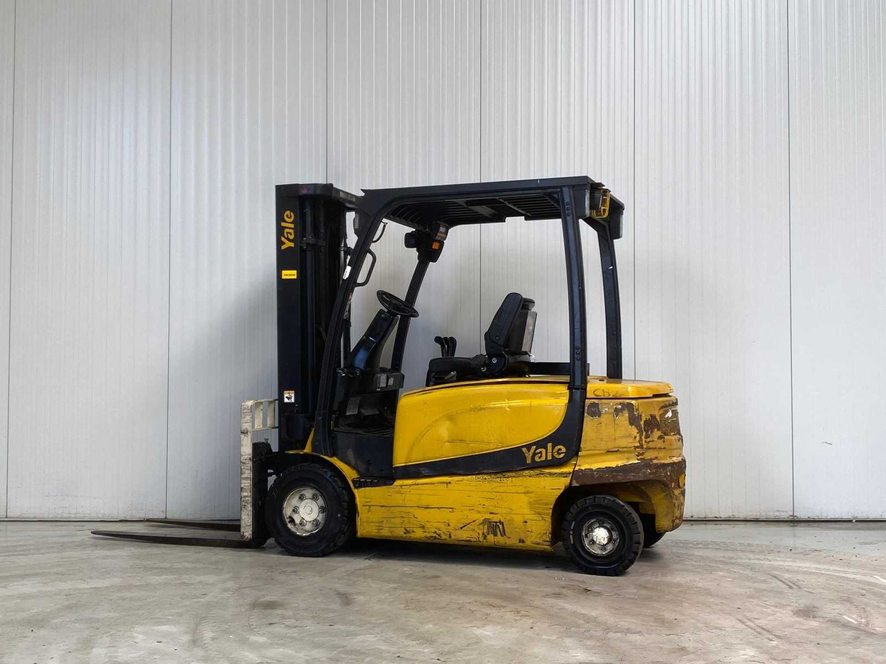 YALE - 2013 - ERP 35 VL - FORKLIFT TRIPLEX - FREELIFT - SIDESHIFT - Pirun ngritës: foto 1 YALE - 2013 - ERP 35 VL - FORKLIFT TRIPLEX - FREELIFT - SIDESHIFT - Pirun ngritës: foto 1