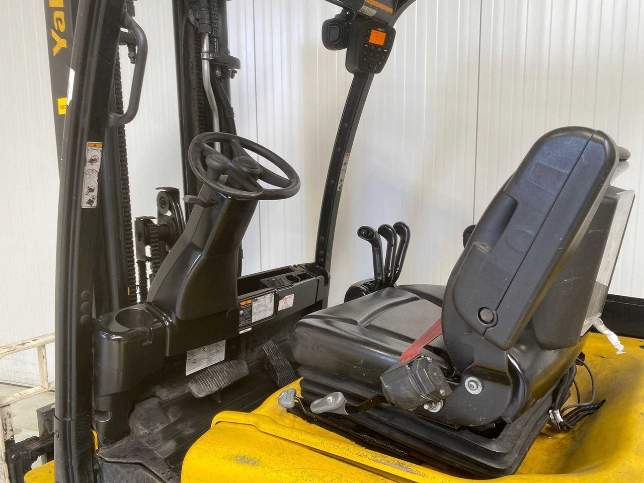 YALE - 2013 - ERP 35 VL - FORKLIFT TRIPLEX - FREELIFT - SIDESHIFT - Pirun ngritës: foto 3 YALE - 2013 - ERP 35 VL - FORKLIFT TRIPLEX - FREELIFT - SIDESHIFT - Pirun ngritës: foto 3