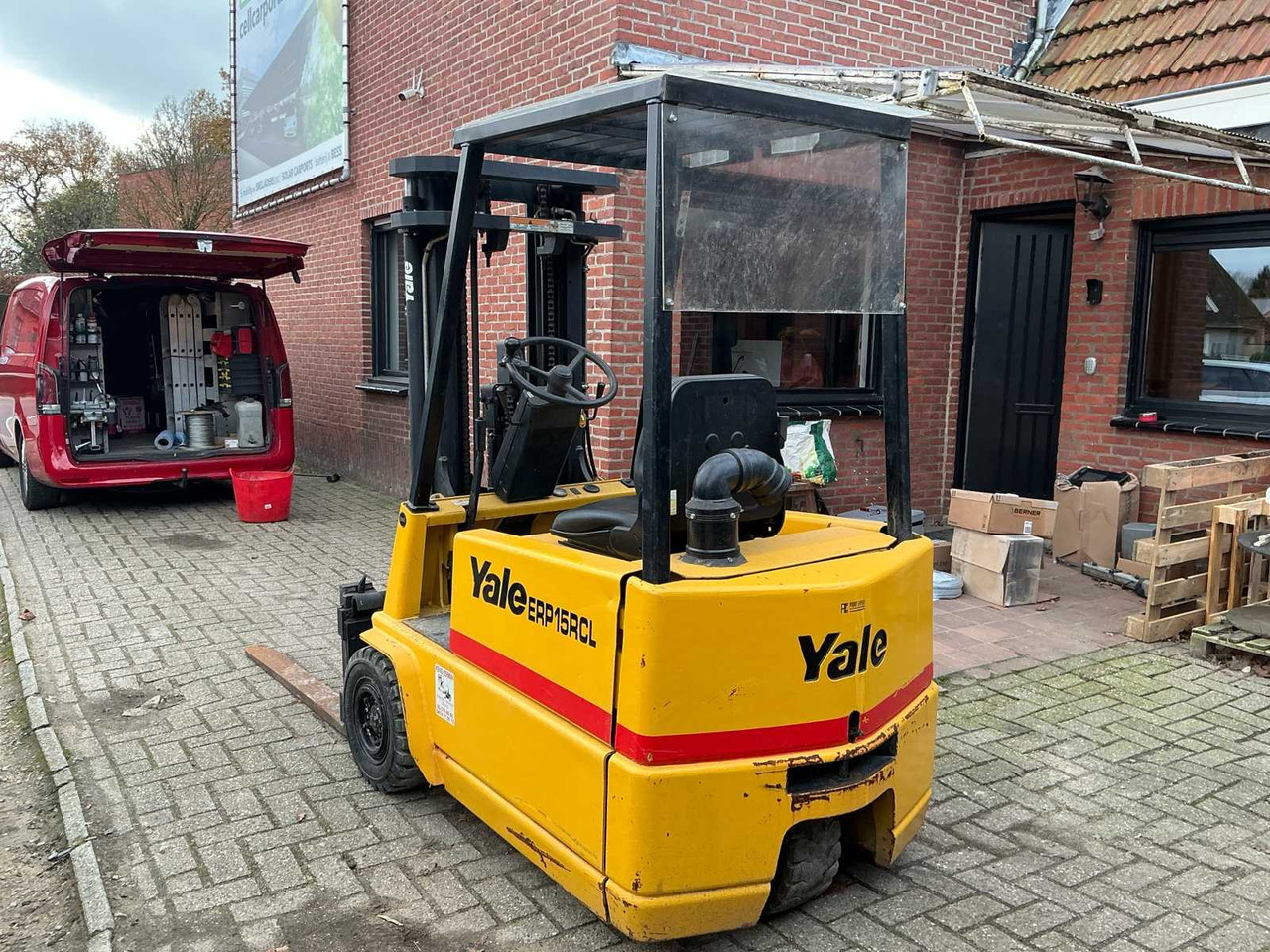 YALE ERP15RCL FORKLIFT - Pirun ngritës: foto 3 YALE ERP15RCL FORKLIFT - Pirun ngritës: foto 3