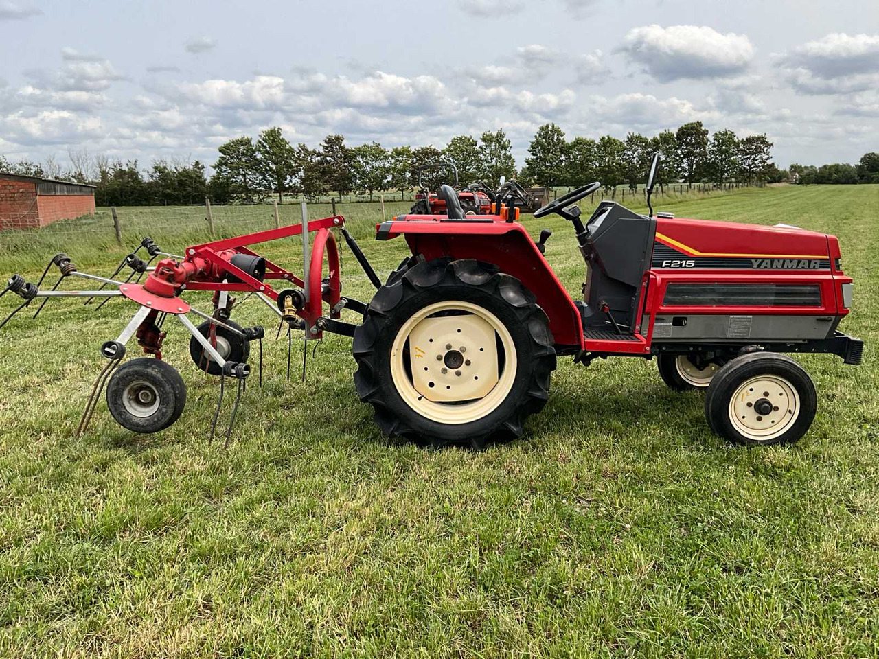 Yanmar F215 - Minitraktor: foto 4 Yanmar F215 - Minitraktor: foto 4