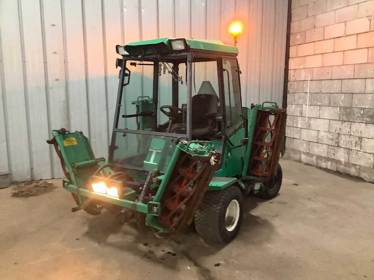 Ransomes Commander 350 - Korrëse bari i kopshtit: foto 4 Ransomes Commander 350 - Korrëse bari i kopshtit: foto 4
