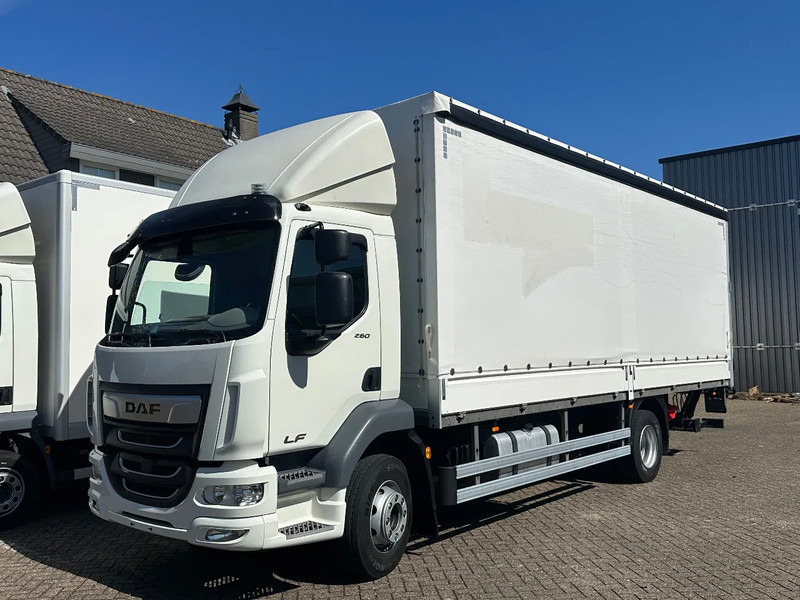 DAF LF 260 LF260.16 EURO6. 2022. Schuifzeil bakwagen met Laadklep. - Kamion me tendë: foto 1 DAF LF 260 LF260.16 EURO6. 2022. Schuifzeil bakwagen met Laadklep. - Kamion me tendë: foto 1