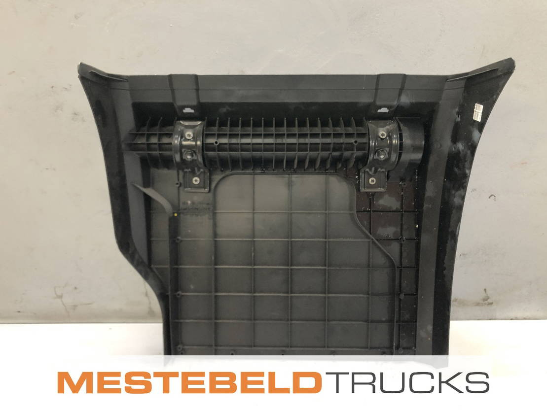 Mercedes-Benz Spatbord achteras rechtsvoor - Telajo/ Shasia për Kamioni: foto 2 Mercedes-Benz Spatbord achteras rechtsvoor - Telajo/ Shasia për Kamioni: foto 2