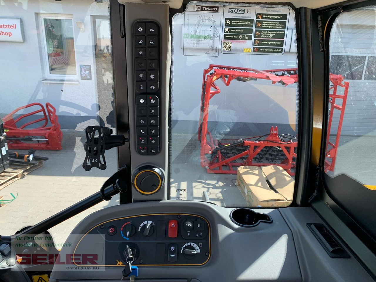 Ngarkues teleskopik me rrota JCB TM 320 S Agri: foto 8