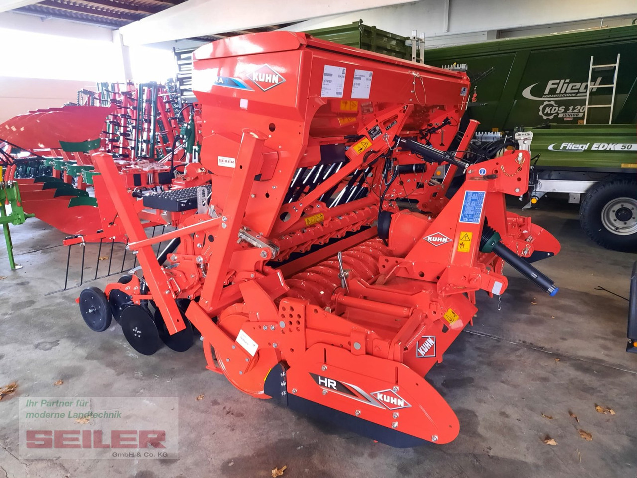 Kuhn HR 304 + Sitera 330-20E - Mbjellëse e kombinuar në radhë: foto 4 Kuhn HR 304 + Sitera 330-20E - Mbjellëse e kombinuar në radhë: foto 4
