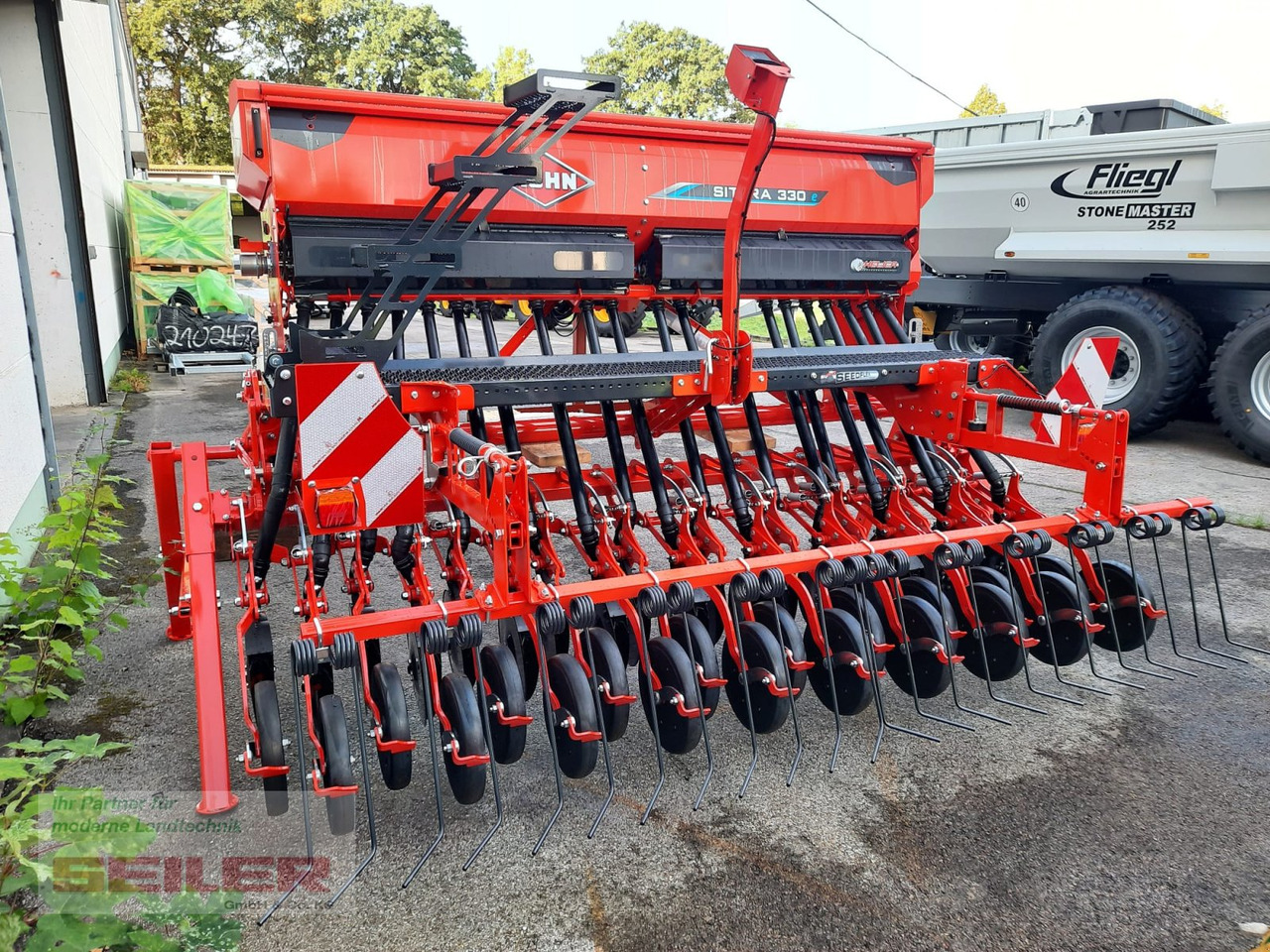 Kuhn HR 304 + Sitera 330-20E - Mbjellëse e kombinuar në radhë: foto 5 Kuhn HR 304 + Sitera 330-20E - Mbjellëse e kombinuar në radhë: foto 5