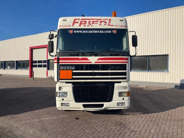 DAF XF 95.430 Manual-Gear Euro 3 - Gjysmë-kamion: foto 2 DAF XF 95.430 Manual-Gear Euro 3 - Gjysmë-kamion: foto 2
