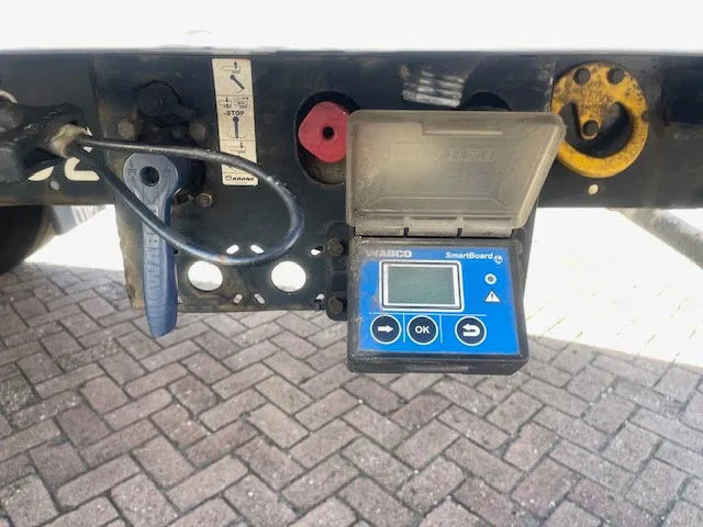 Krone THERMO KING Laadklep 3e As Liftas - Gjysmë rimorkio frigorifer: foto 4 Krone THERMO KING Laadklep 3e As Liftas - Gjysmë rimorkio frigorifer: foto 4