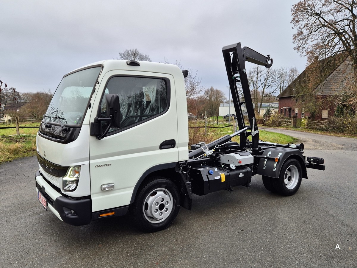 FUSO 3C15 Duonic Aut.City Abrollkipper AHK 3.5T - Kamion vetëngarkues: foto 1 FUSO 3C15 Duonic Aut.City Abrollkipper AHK 3.5T - Kamion vetëngarkues: foto 1