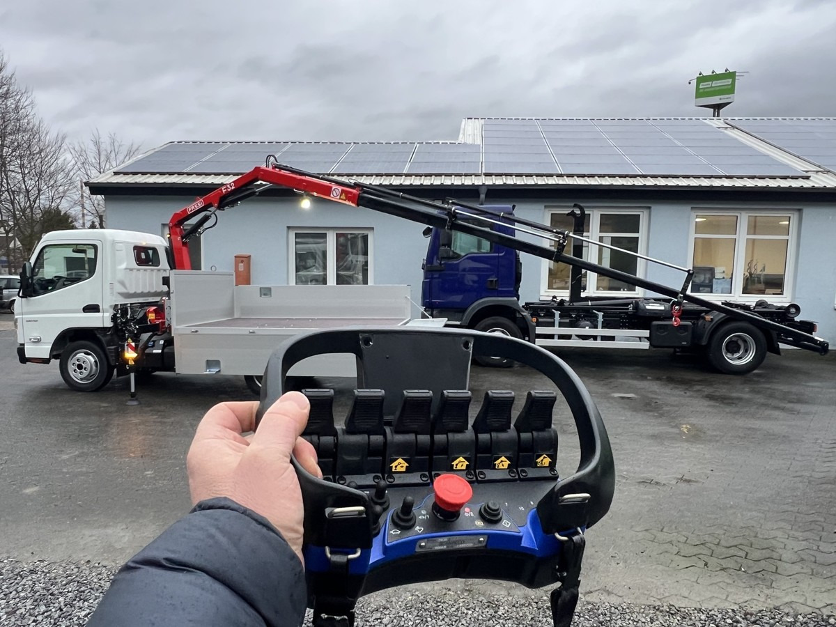 FUSO 3S15 Alu Pritsche 2.80m Ladekran Funk! - Kamioncine me karroceri: foto 2 FUSO 3S15 Alu Pritsche 2.80m Ladekran Funk! - Kamioncine me karroceri: foto 2
