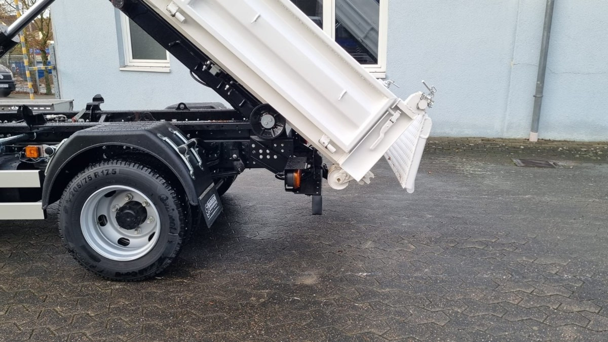 FUSO FUSO 9C18 40km/h City Abrollkipper WLF Swiss CH - Kamion vetëngarkues: foto 4 FUSO FUSO 9C18 40km/h City Abrollkipper WLF Swiss CH - Kamion vetëngarkues: foto 4